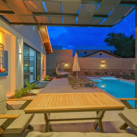 Ader Doga Villalari 4 فيلة